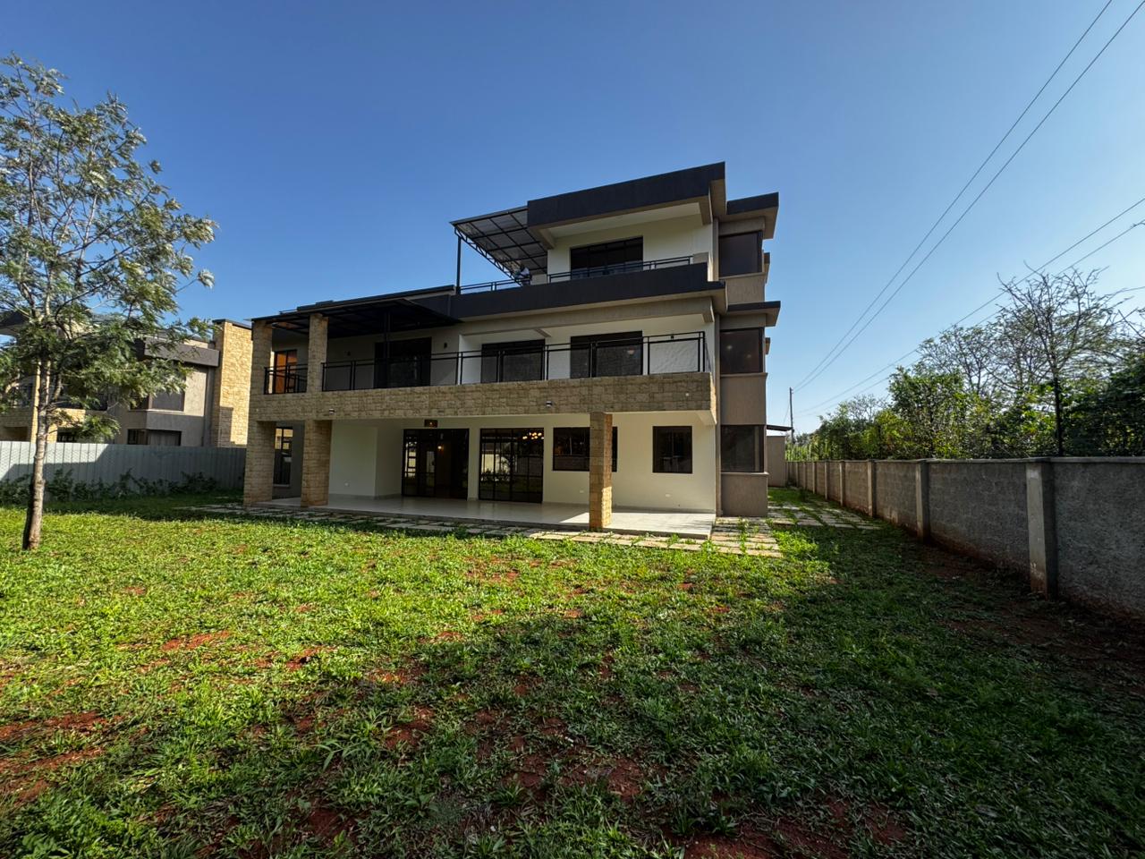 6 BEDROOM HOUSE