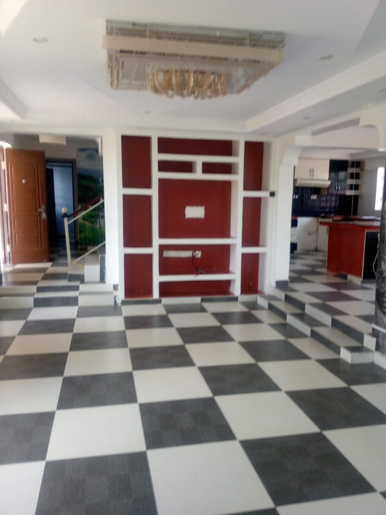 6 BEDROOM HOUSE
