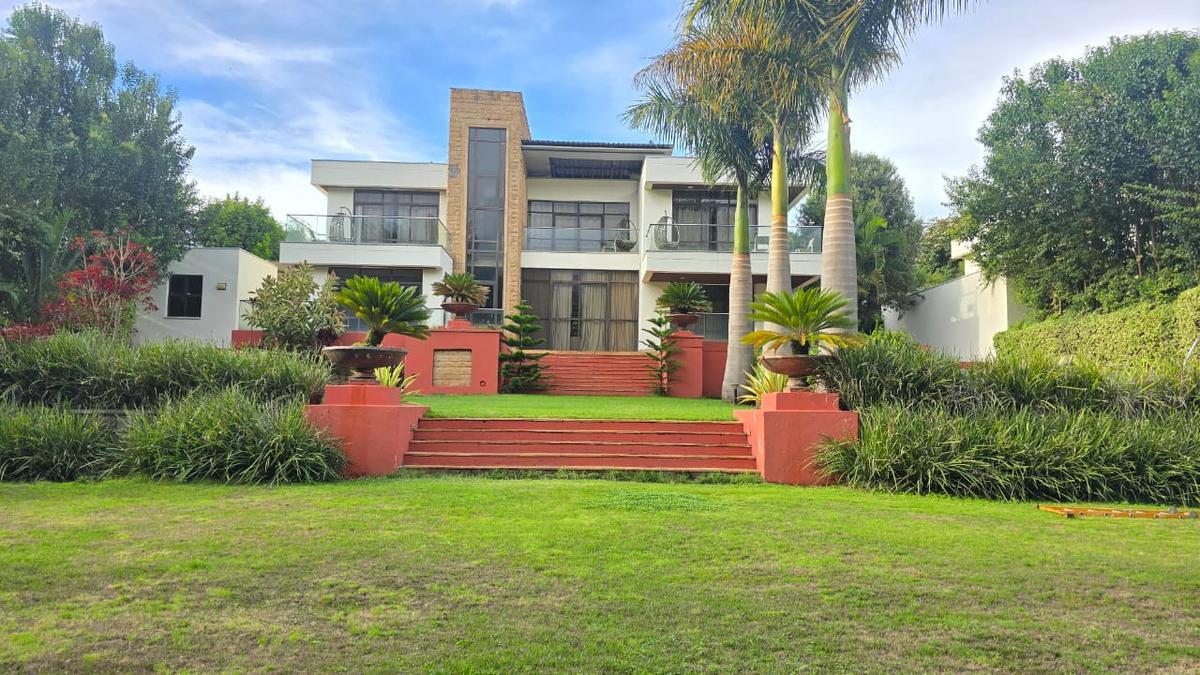  5 BEDROOM LUXURY VILLA