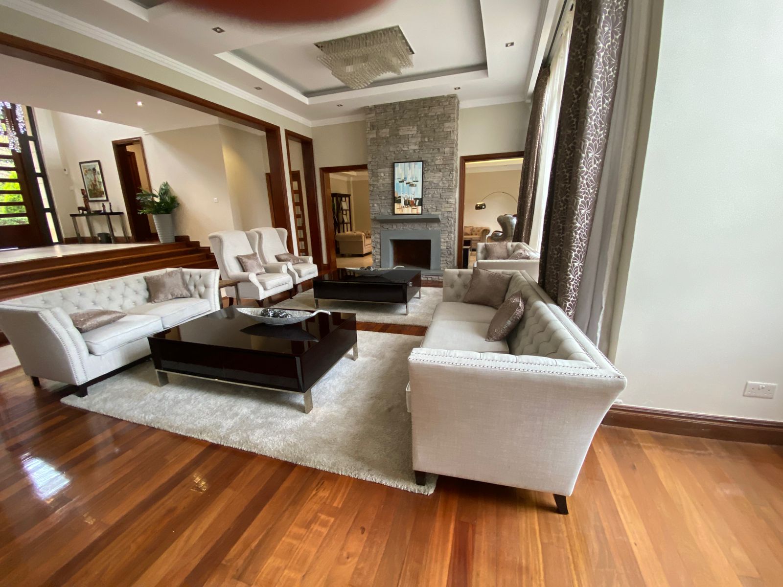  5 BEDROOM LUXURY VILLA
