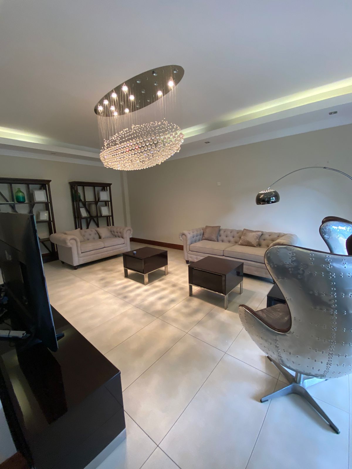  5 BEDROOM LUXURY VILLA