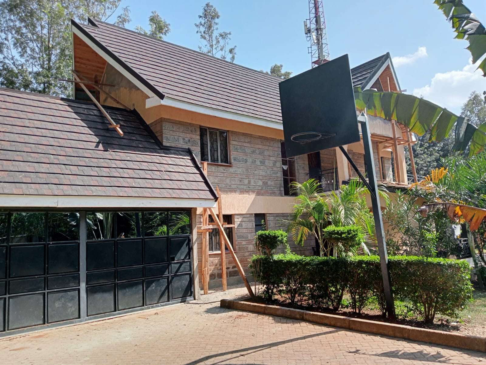 4 BEDROOM HOUSE