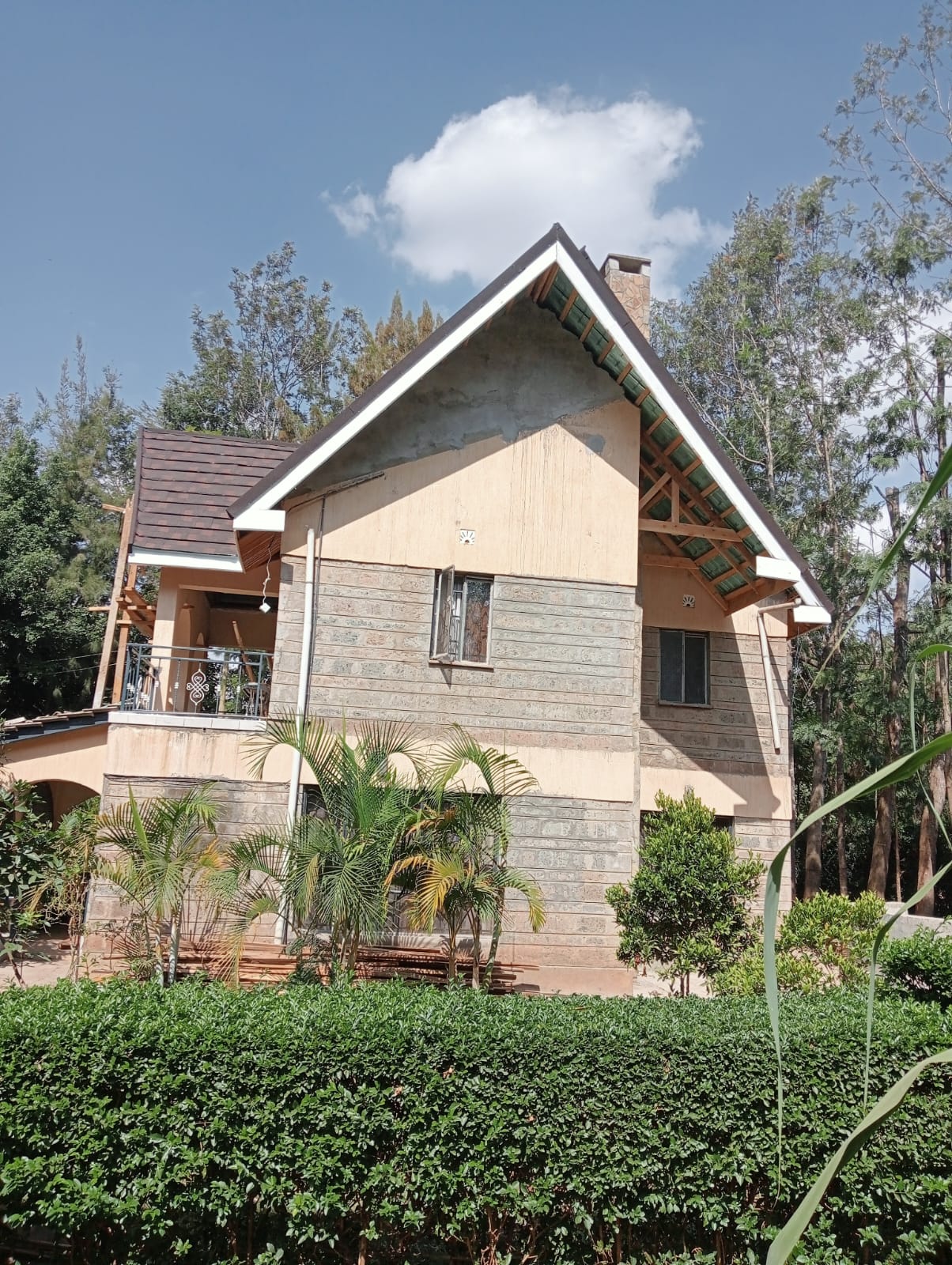 4 BEDROOM HOUSE