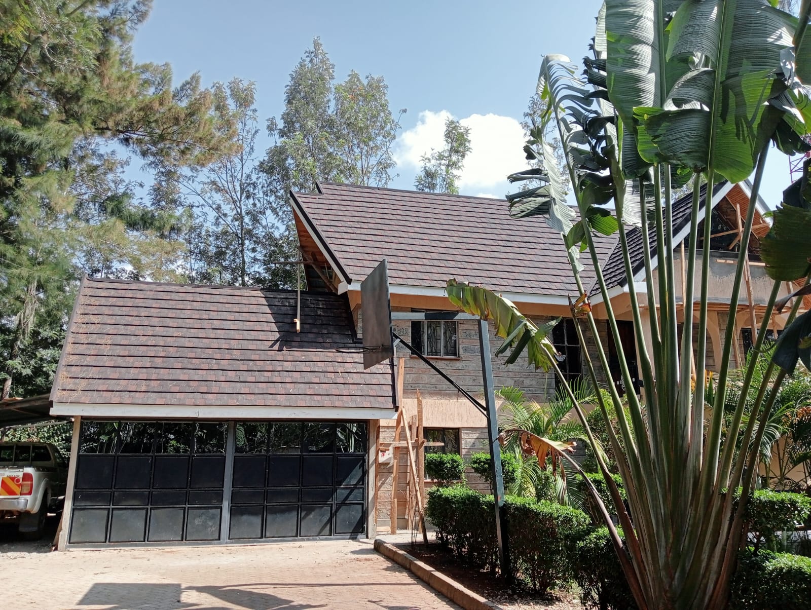 4 BEDROOM HOUSE
