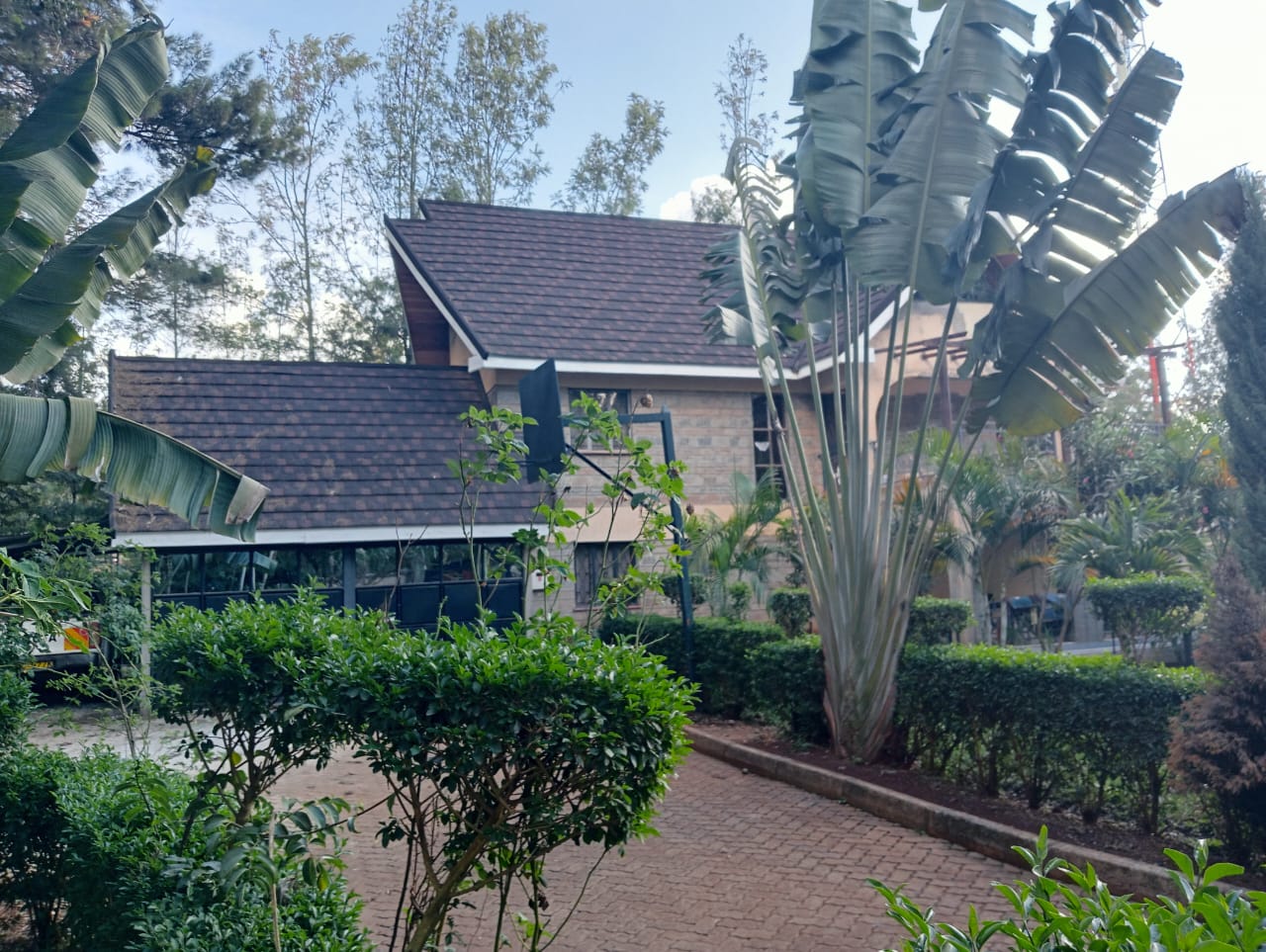 4 BEDROOM HOUSE