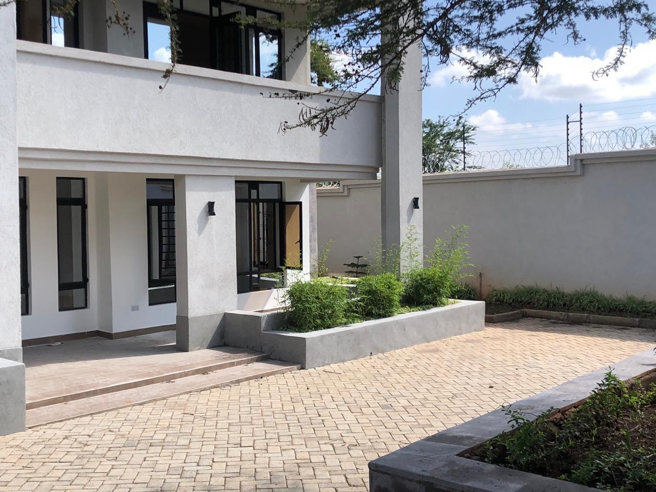 5 BEDROOM ALL ENSUITE VILLA