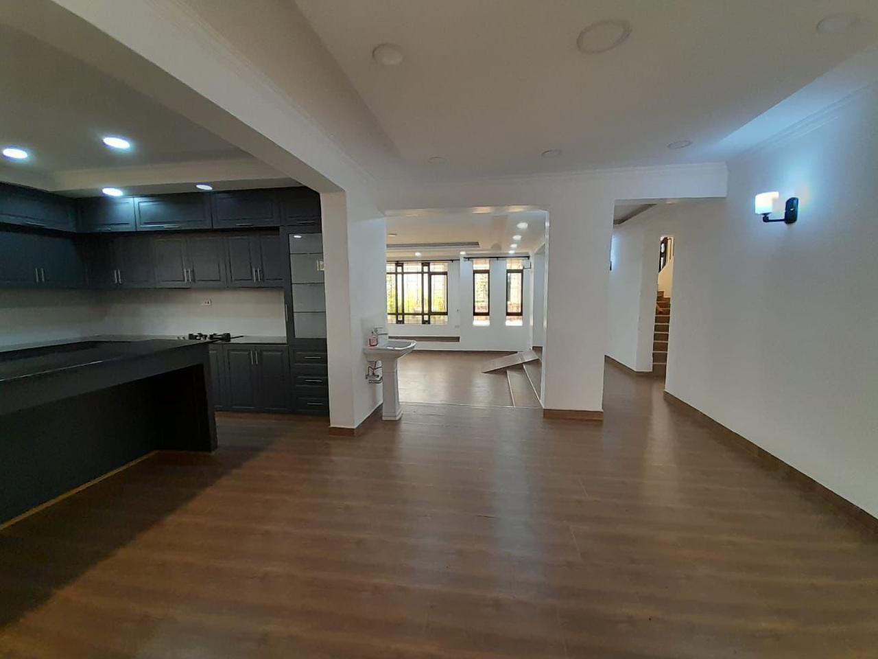 5 BEDROOM ALL ENSUITE VILLA