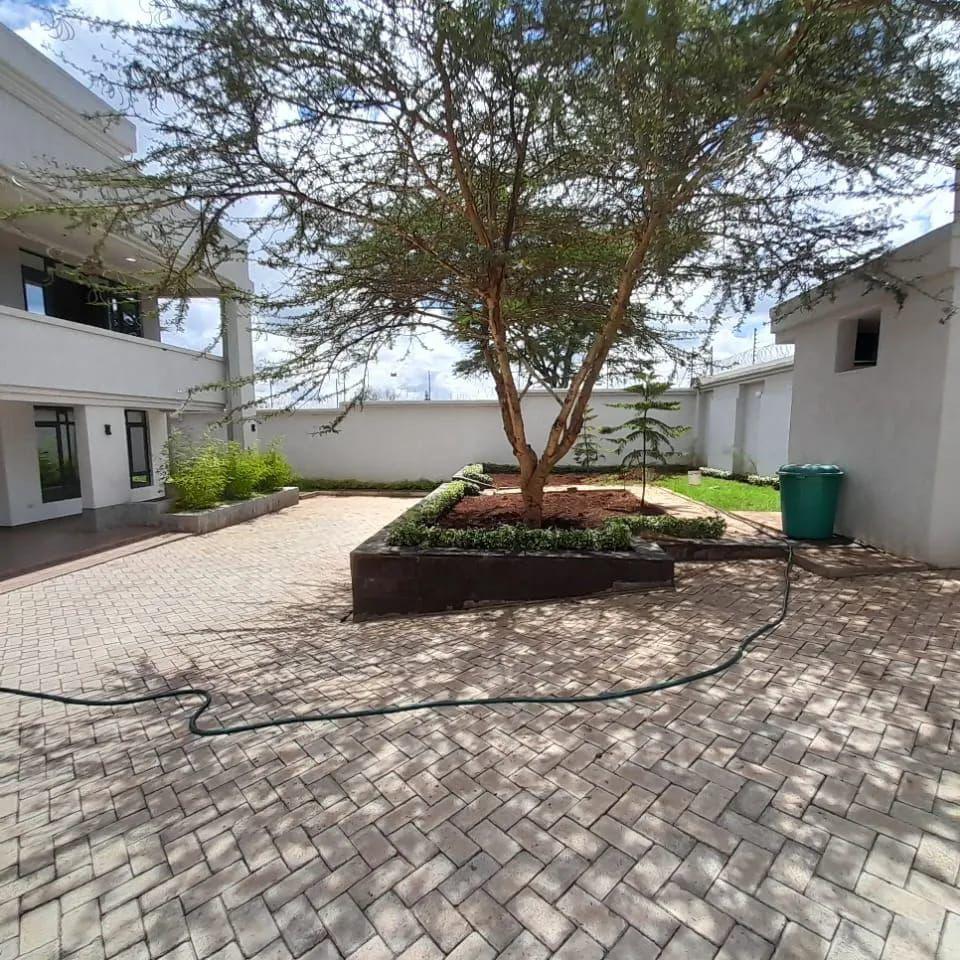 5 BEDROOM ALL ENSUITE VILLA