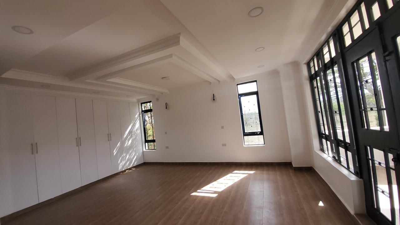 5 BEDROOM ALL ENSUITE VILLA