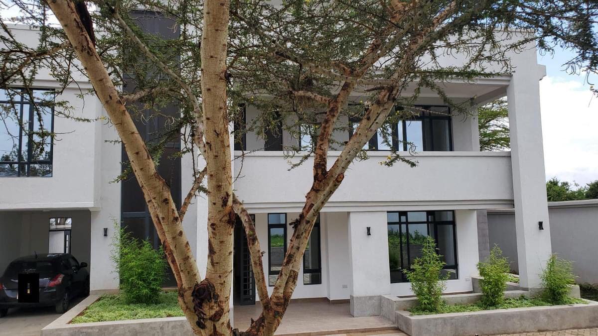 5 BEDROOM ALL ENSUITE VILLA